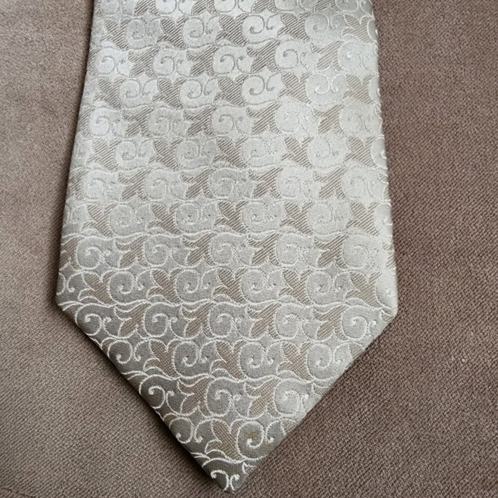 Calvin Klein 100% Silk Neck Tie - Silver/Grey